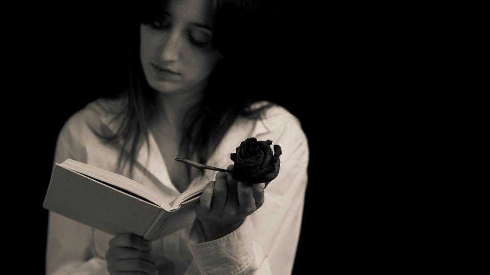 Cele mai bune cărți Dark Romance din 2026 care îți dau fiori și dependență totală