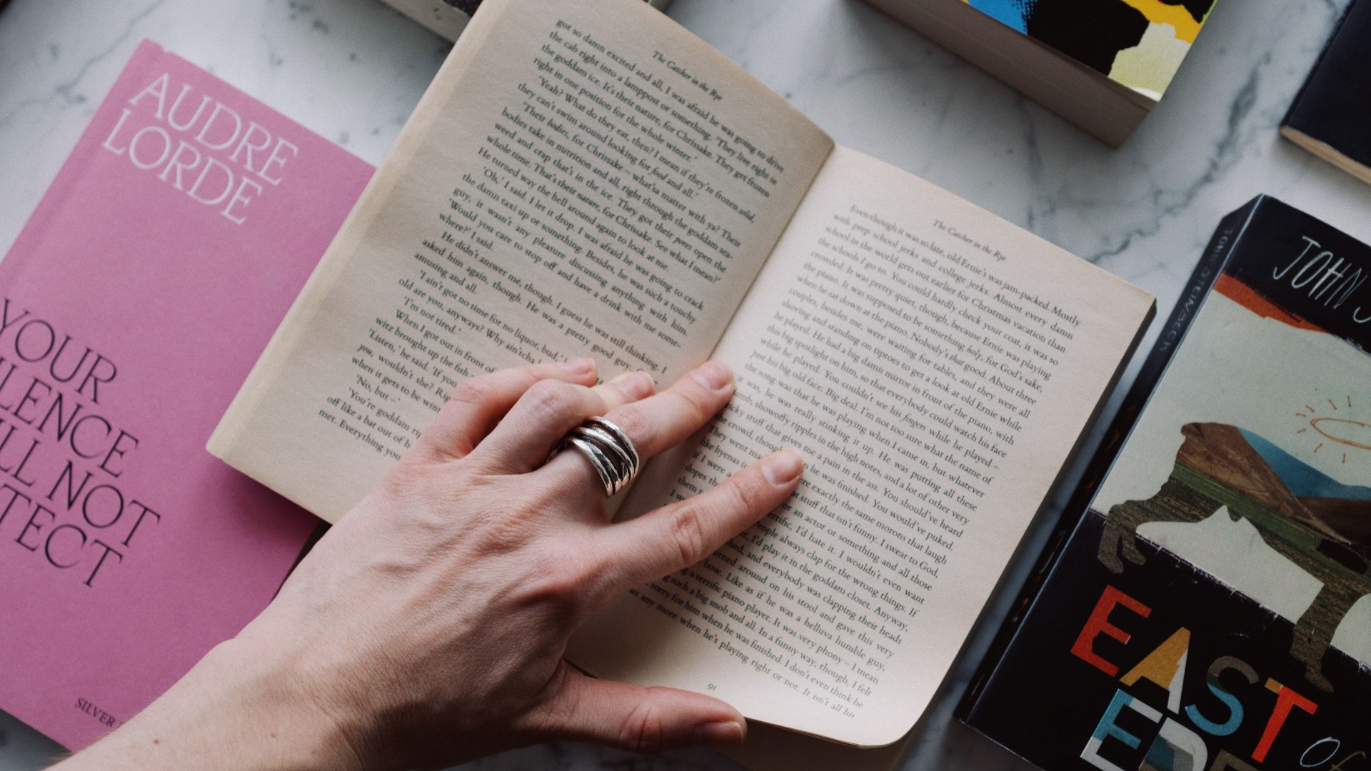 Top 10 cărți care te ajută să devii mai inteligent