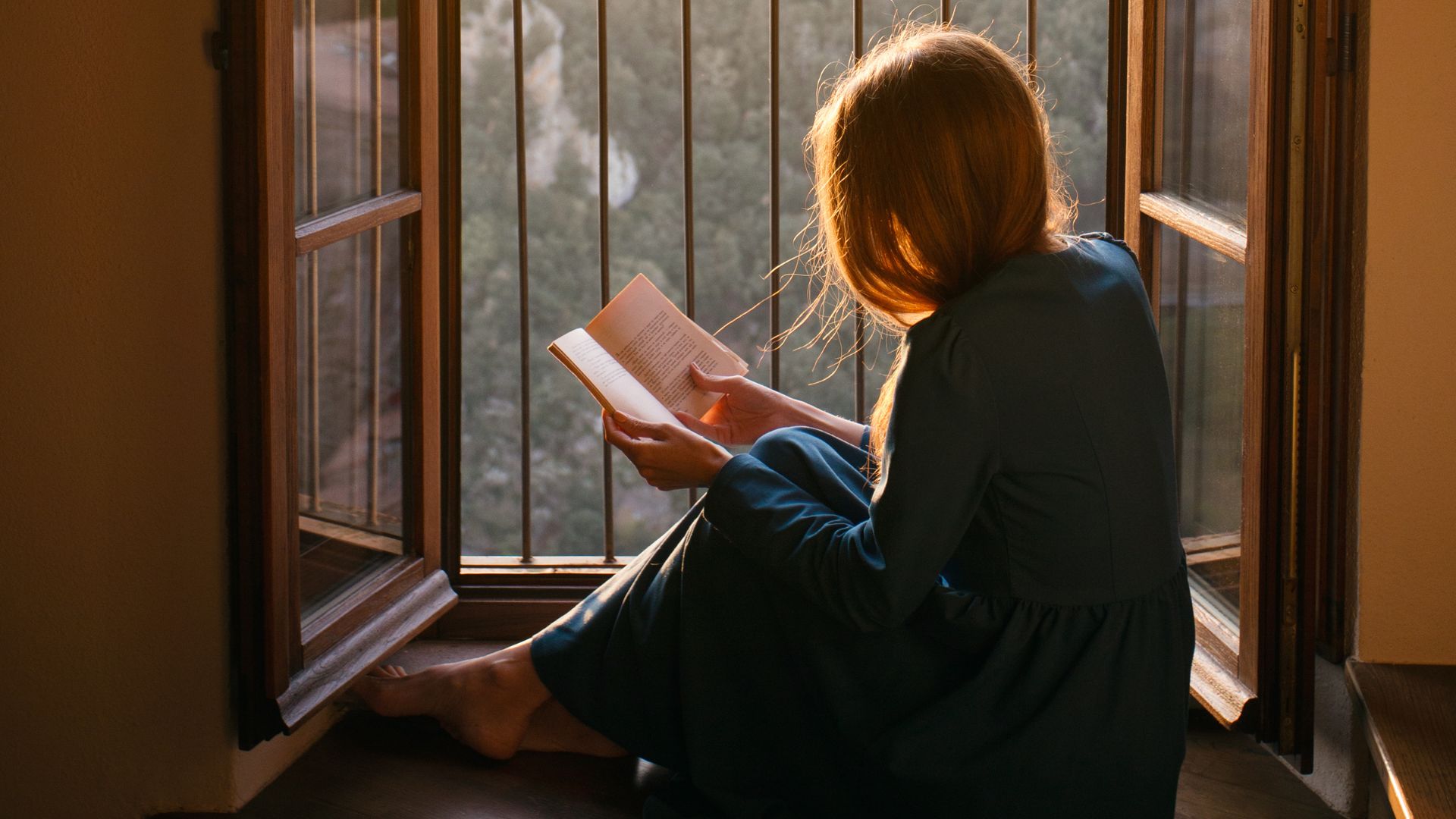 Cele mai bune recomandări de cărți despre anxietate care îți pot schimba viața